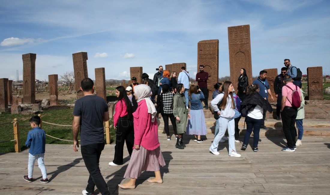 Ahlat’ta Turizm Hareketliliği Arttı: