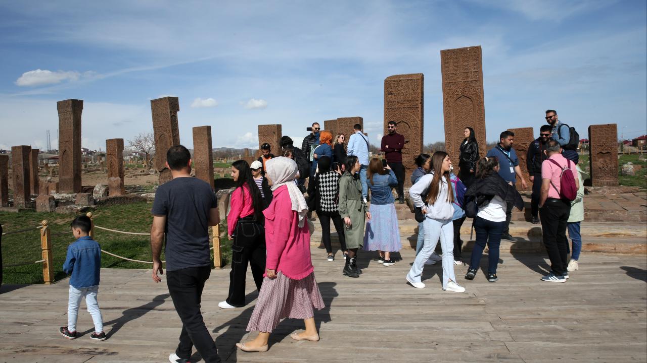 Ahlat’ta Turizm Hareketliliği Arttı: