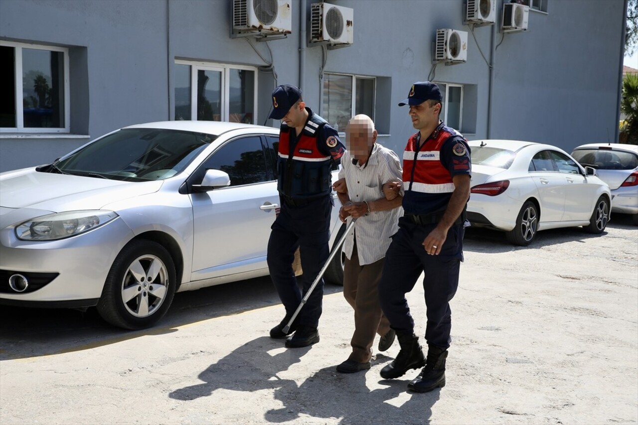 Muğla'nın Yatağan ilçesinde çıkan orman yangınıyla ilgili gözaltına alınan baba ile oğlu adliyeye...