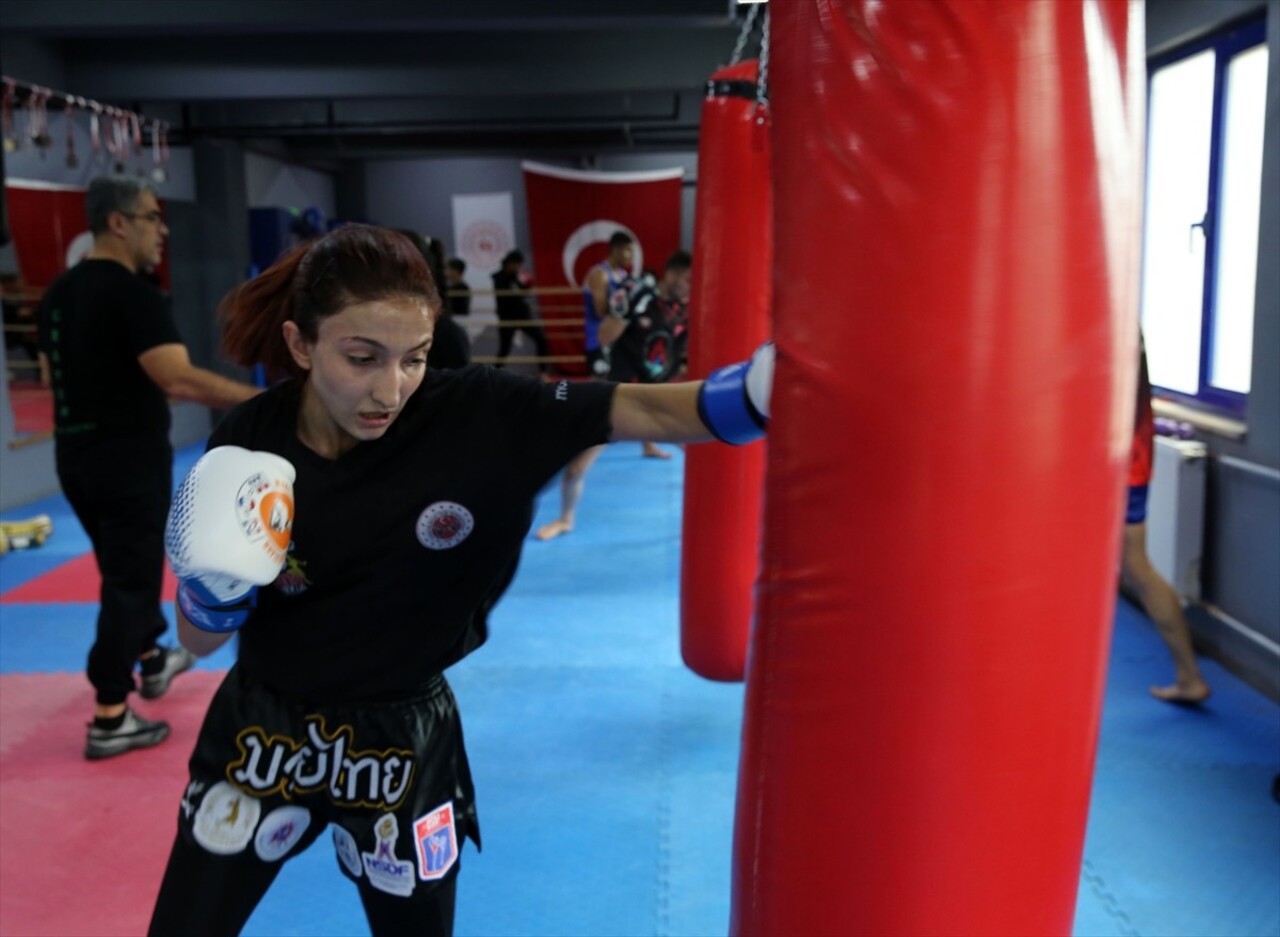 Bitlis'te tanıştıkları muay thai ve kick boks branşlarında milli takım formasıyla önemli başarılar...