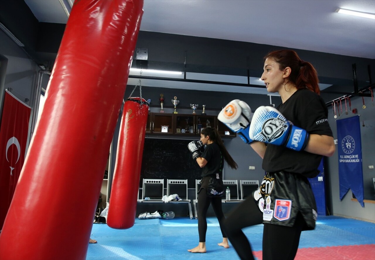 Bitlis'te tanıştıkları muay thai ve kick boks branşlarında milli takım formasıyla önemli başarılar...