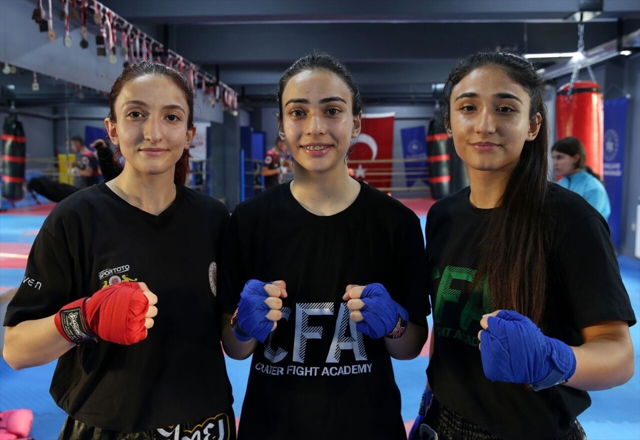 Bitlis'te tanıştıkları muay thai ve kick boks branşlarında milli takım formasıyla önemli başarılar...