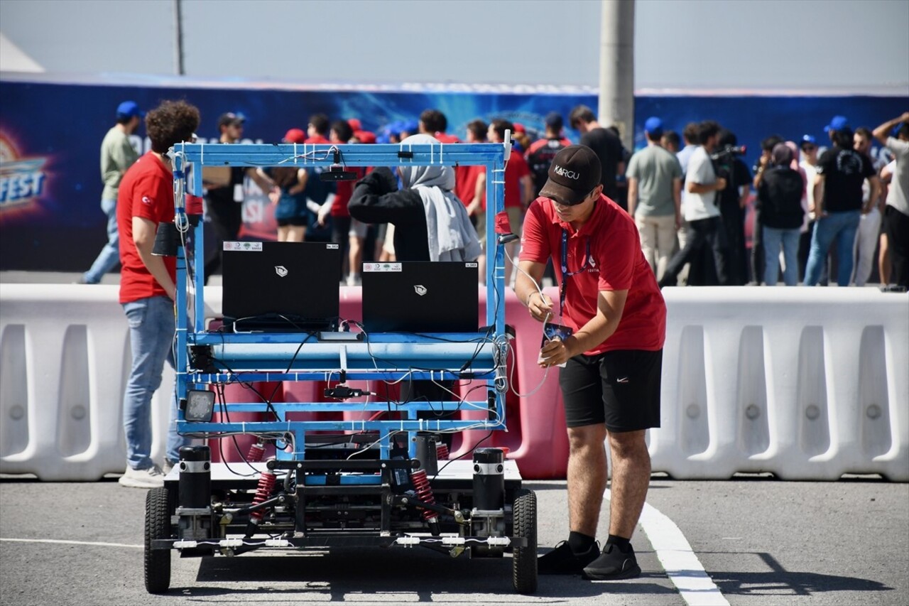 Havacılık, Uzay ve Teknoloji Festivali TEKNOFEST kapsamında düzenlenen Robotaksi Binek Otonom Araç...