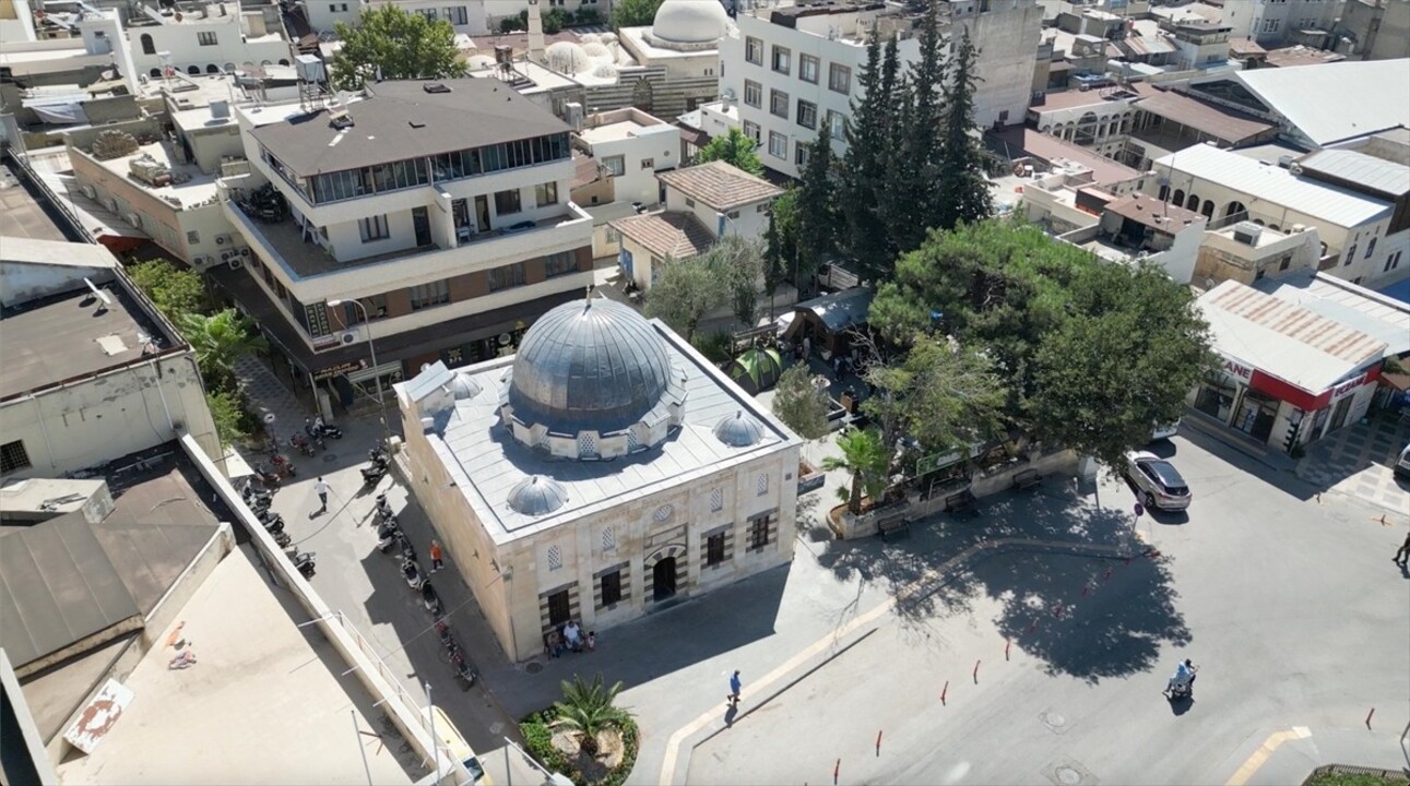 Kahramanmaraş merkezli 6 Şubat 2023'teki depremlerden etkilenen Kilis'teki tarihi camilerde...