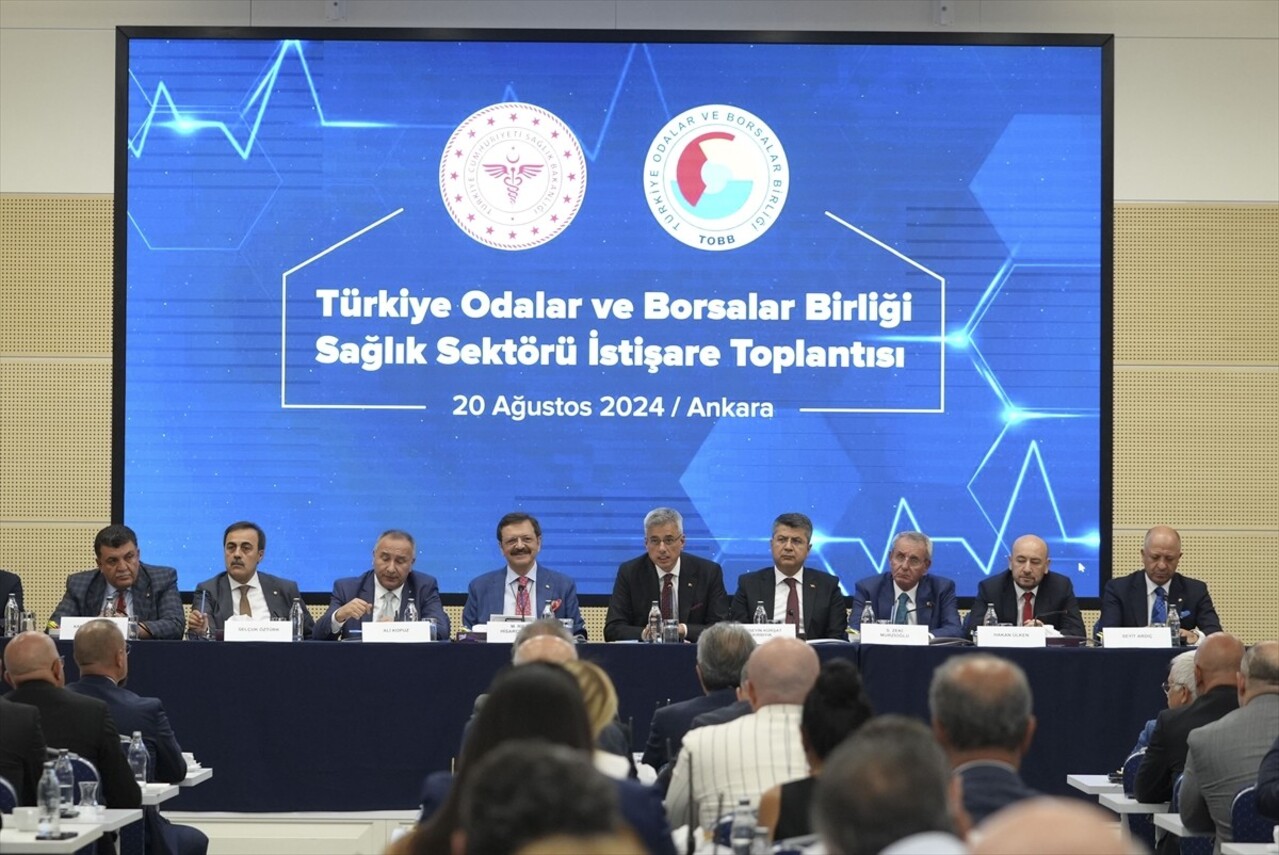 Sağlık Bakanı Kemal Memişoğlu, Türkiye Odalar ve Borsalar Birliğince (TOBB) düzenlenen "Sağlık...