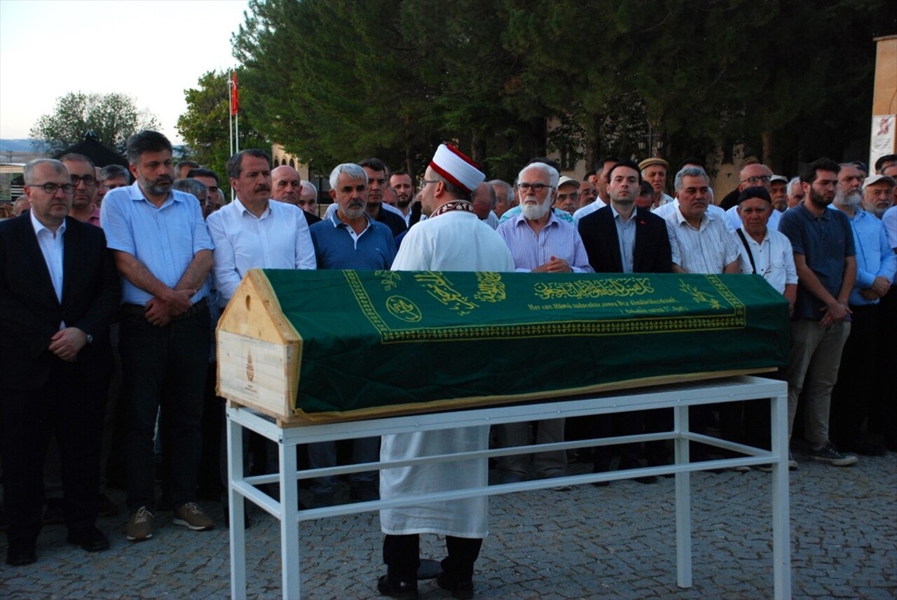 İstanbul'da tedavi gördüğü hastanede 79 yaşında hayatını kaybeden yazar ve akademisyen Prof. Dr....