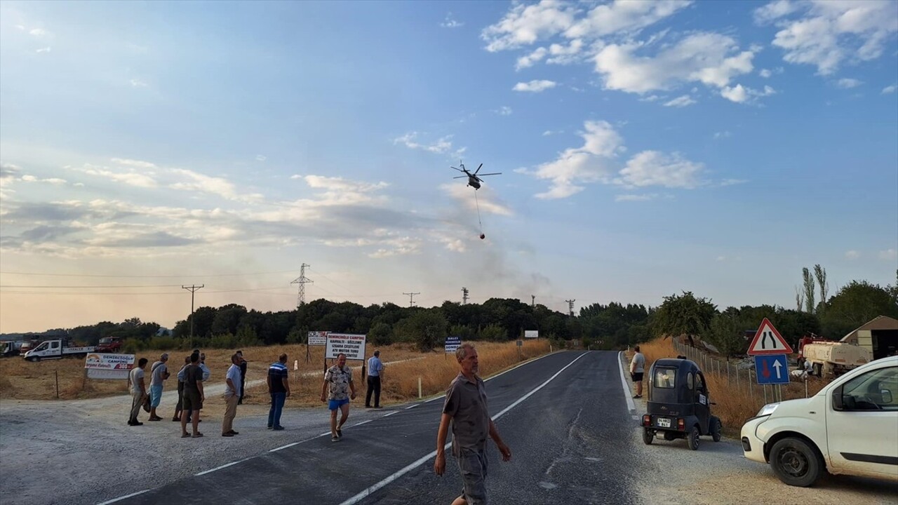 Edirne'nin Keşan ilçesindeki Mecidiye köyünde hasat edilmiş buğday tarlasında henüz belirlenemeyen...