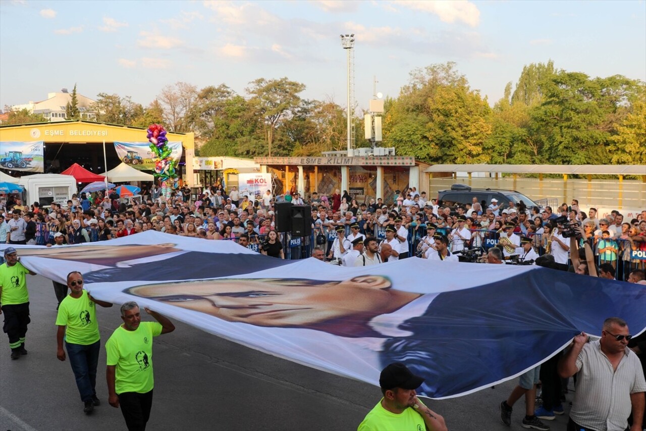 Uşak'ta, Eşme 26. Uluslararası Turistik Kilim, Kültür ve Sanat Festivali açılış töreniyle başladı....