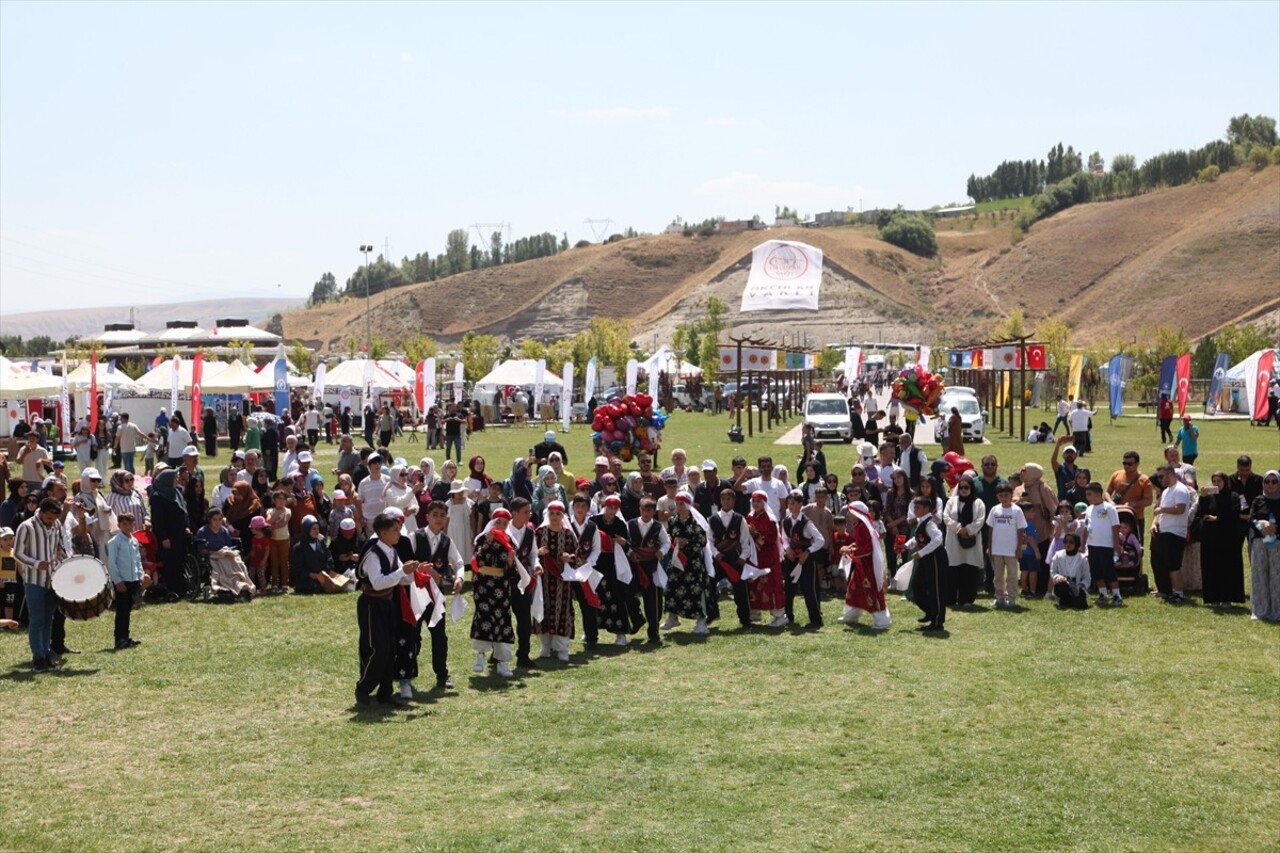 Bitlis'in Ahlat ilçesinde, Malazgirt Zaferi'nin 953. yıl dönümü kapsamında düzenlenen etkinlikler...