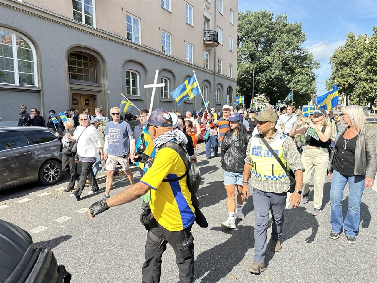 İsveç'in başkenti Stockholm'de aşırı sağcı grup, Müslümanların ülkelerine gönderilmesi talebiyle...