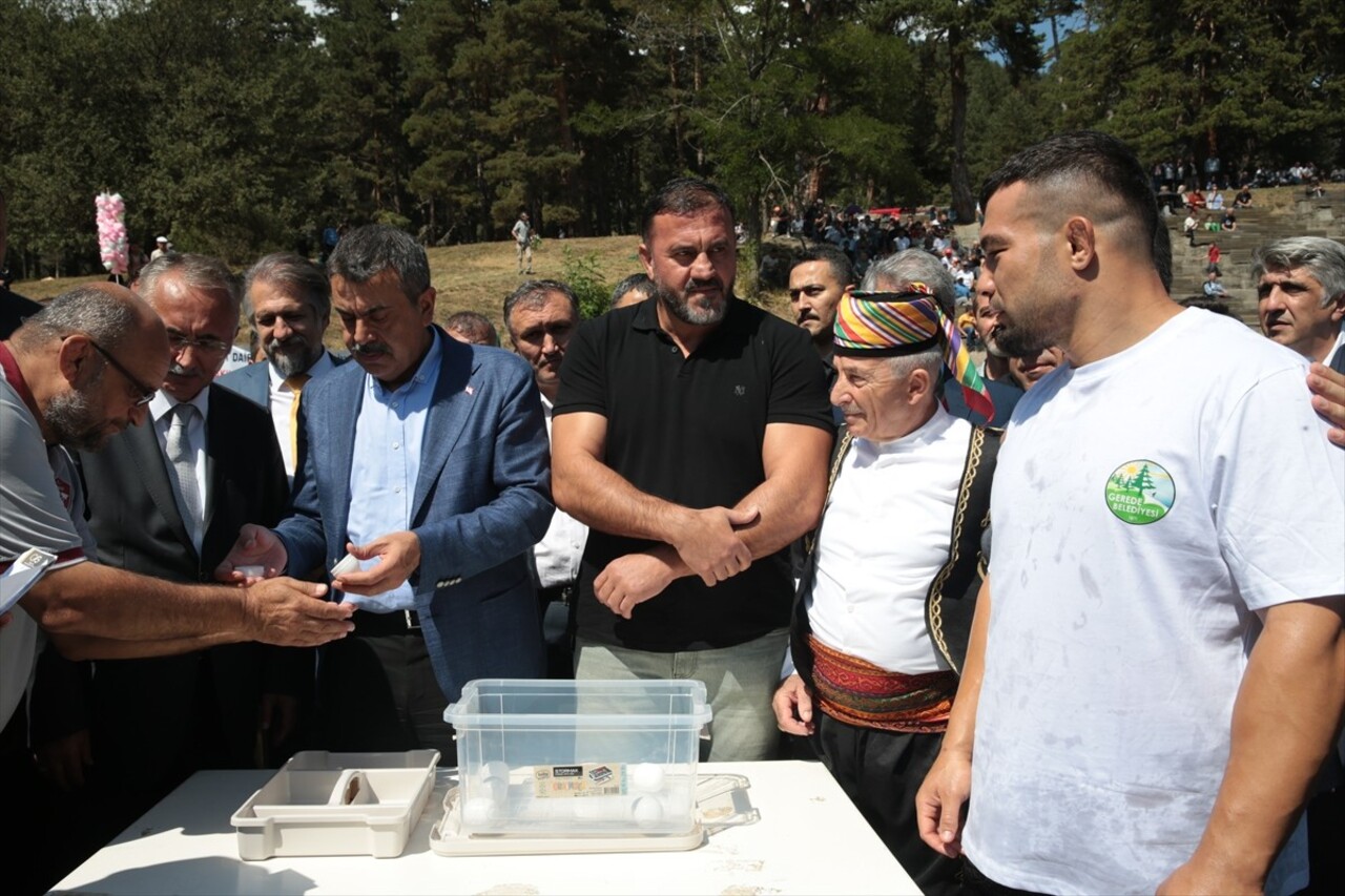 Milli Eğitim Bakanı Yusuf Tekin, Gerede Esentepe Güreş Sahası'nda düzenlenen 4. Ramazan Dede Anma...