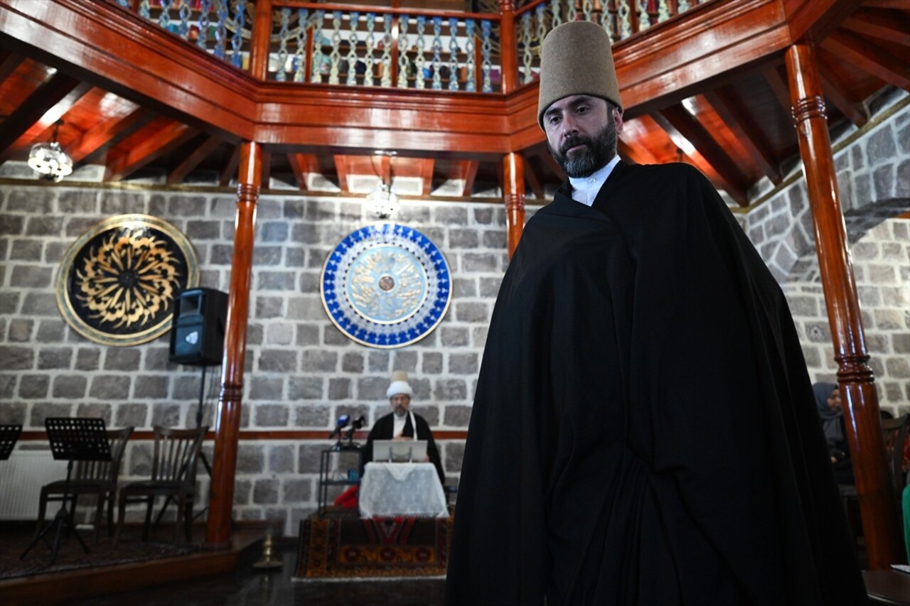 Ankara'da her ay düzenli olarak yapılacak "Mesnevi Sohbetleri" başladı. Altındağ Belediyesinin...