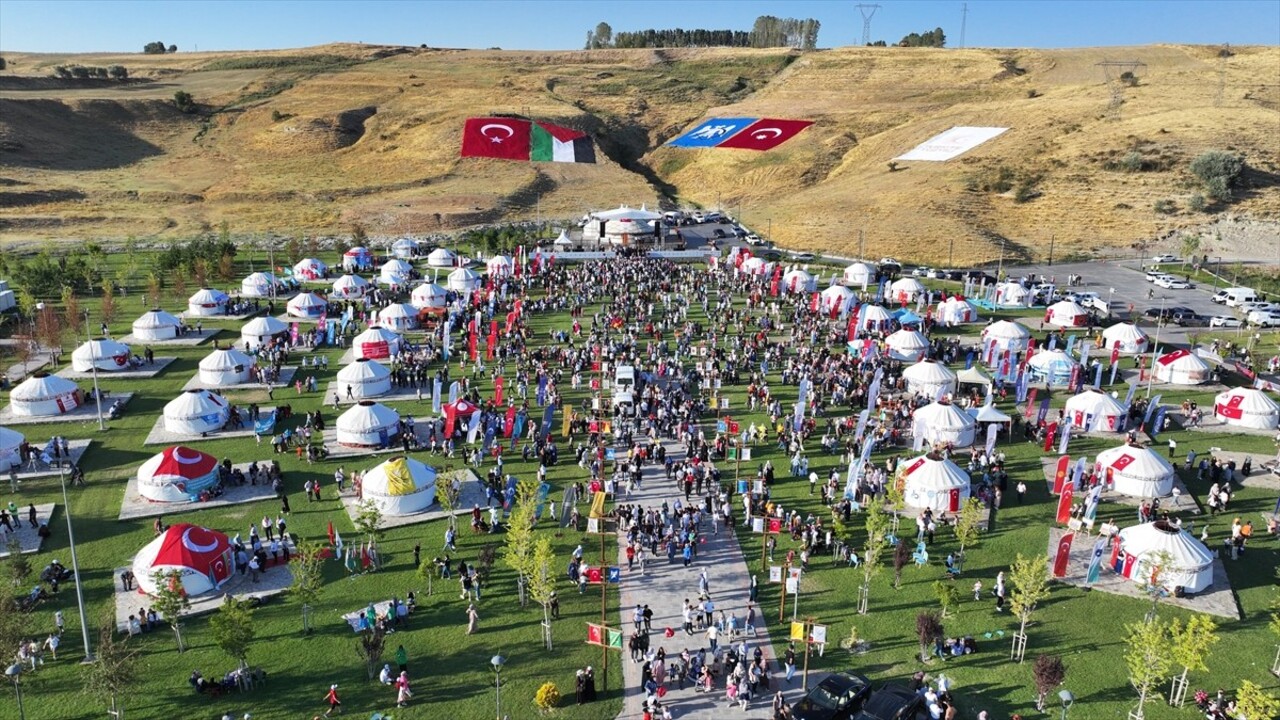 Bitlis'in Ahlat ve Muş'un Malazgirt ilçelerinde düzenlenen Malazgirt Zaferi'nin 953. yıl dönümü...