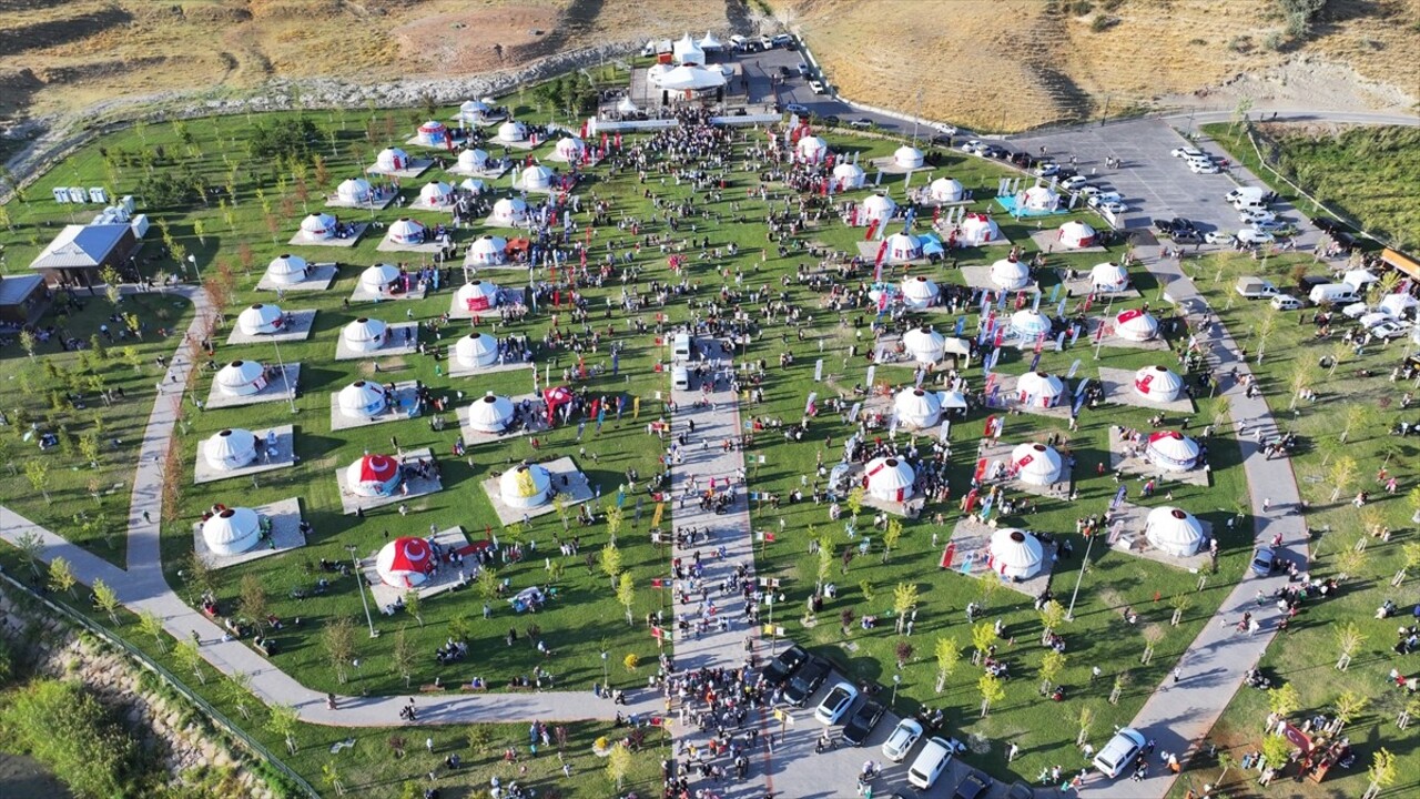 Bitlis'in Ahlat ve Muş'un Malazgirt ilçelerinde düzenlenen Malazgirt Zaferi'nin 953. yıl dönümü...