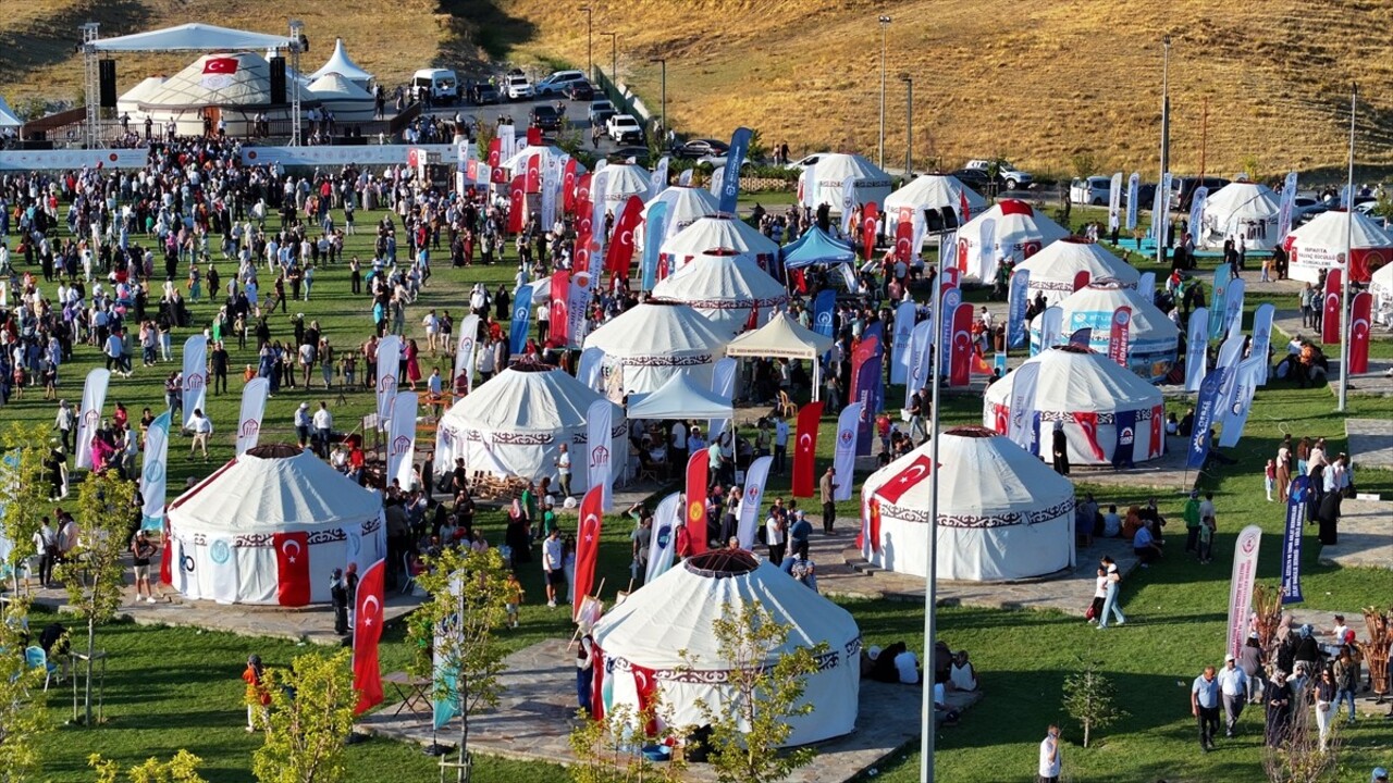 Bitlis'in Ahlat ve Muş'un Malazgirt ilçelerinde düzenlenen Malazgirt Zaferi'nin 953. yıl dönümü...