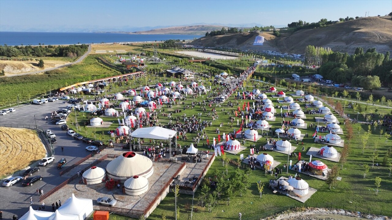 Bitlis'in Ahlat ve Muş'un Malazgirt ilçelerinde düzenlenen Malazgirt Zaferi'nin 953. yıl dönümü...