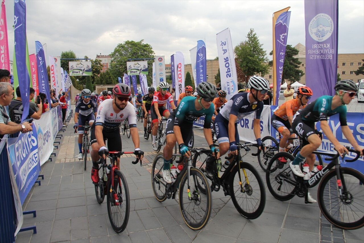 Erciyes Uluslararası Yol ve Dağ Bisikleti Yarışları'nın ikinci gününde Grand Prix Kaisareia etabı...