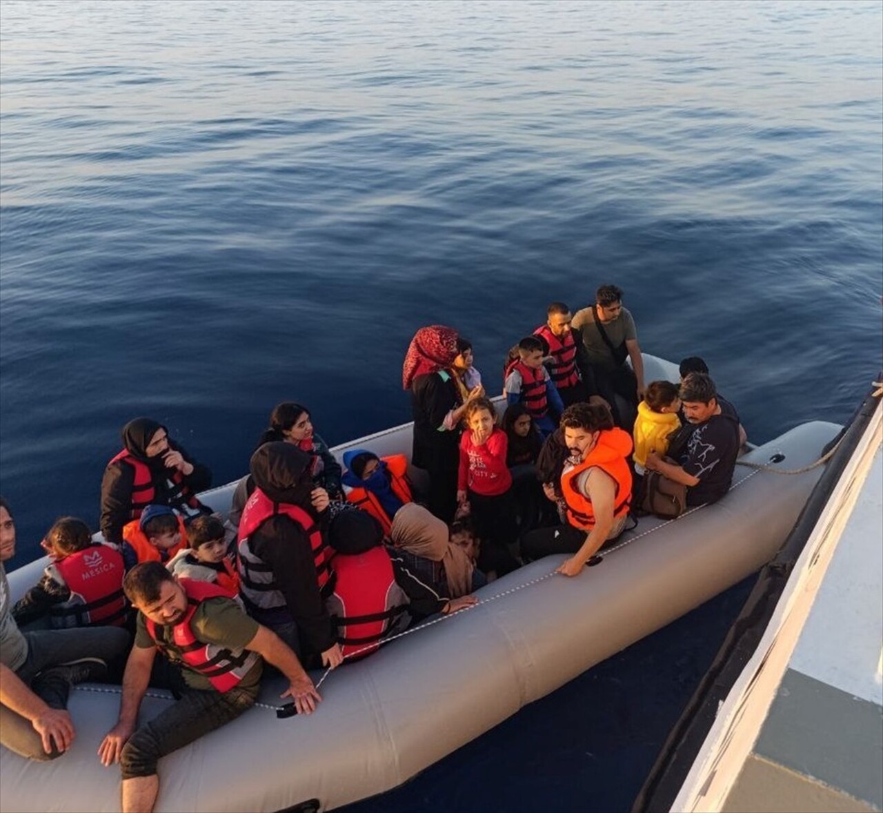 Çanakkale'nin Ayvacık ilçesi açıklarında Yunanistan unsurlarınca Türk karasularına geri itilen...