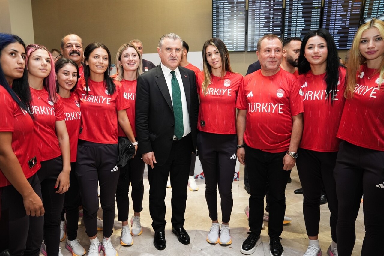 Gençlik ve Spor Bakanı Osman Aşkın Bak, Paris 2024 Paralimpik Oyunları'nda mücadele edecek milli...