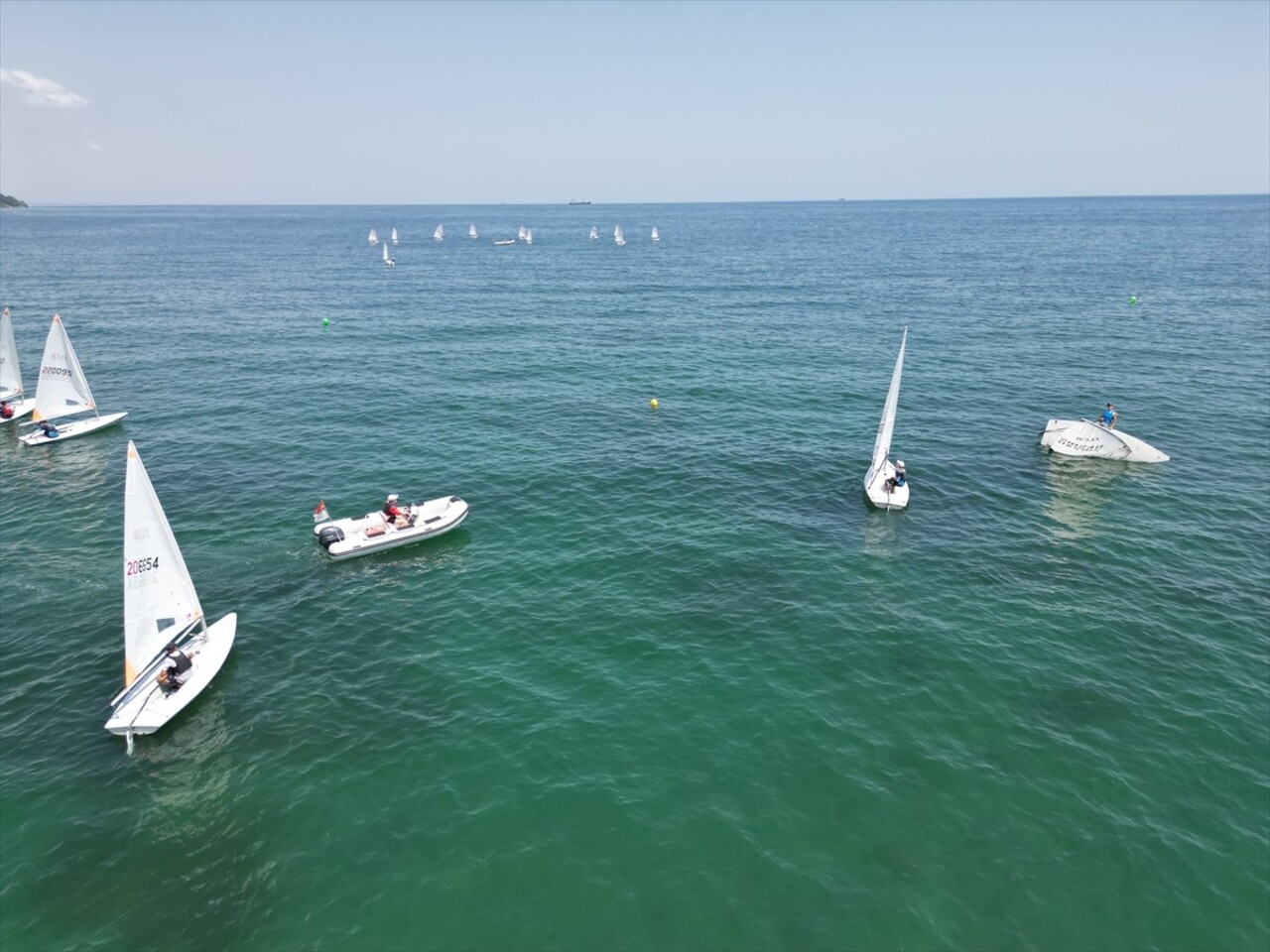  Tekirdağ'da 7 yaşında yaz kursuyla adım attığı yelken kulübünde Türkiye ve Balkan şampiyonlukları...