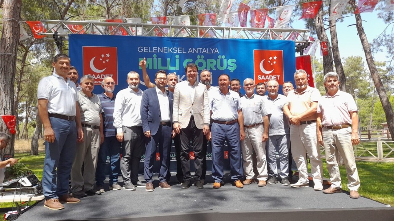 Saadet Partisi Genel Başkanvekili ve Kayseri Milletvekili Mahmut Arıkan, Antalya'daki Kent...