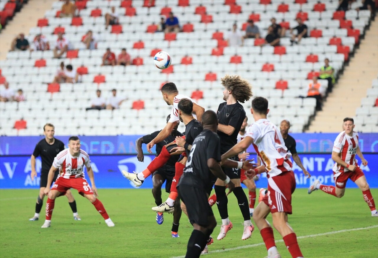 Trendyol Süper Lig'in 3. haftasında Antalyaspor ile Atakaş Hatayspor takımları Corendon Airlines...