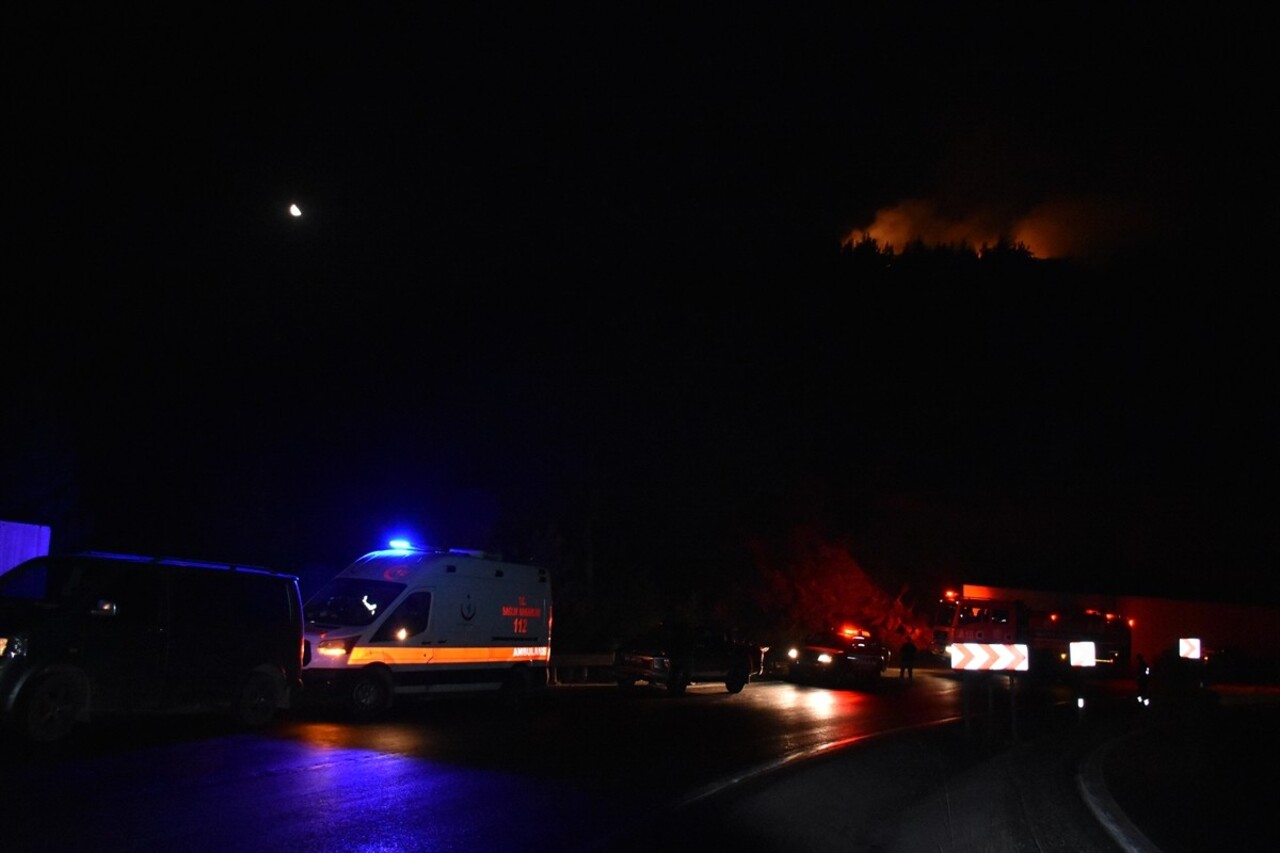 Kemalpaşa'da çıkan orman yangını ekiplerin karadan müdahalesiyle kontrol altına alındı. İhbar...