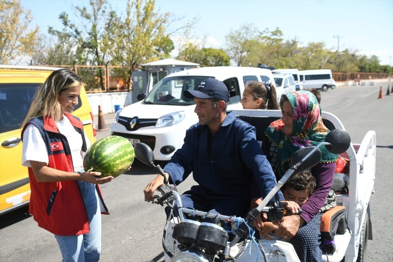 Aksaray Belediyesi, hem üreticilere destek olmak hem de Aksaray karpuzunun tanıtımını yapmak...