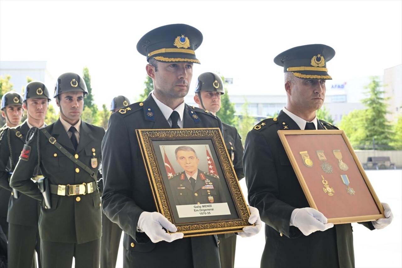 Eski Jandarma Genel Komutanı emekli Orgeneral Galip Mendi, Ankara'da düzenlenen törenle son...