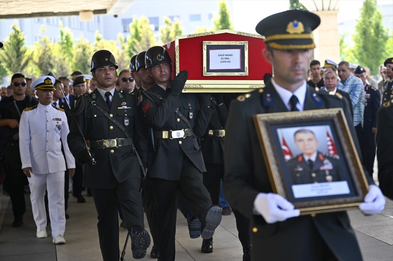 Eski Jandarma Genel Komutanı emekli Orgeneral Galip Mendi, Ankara'da düzenlenen törenle son...