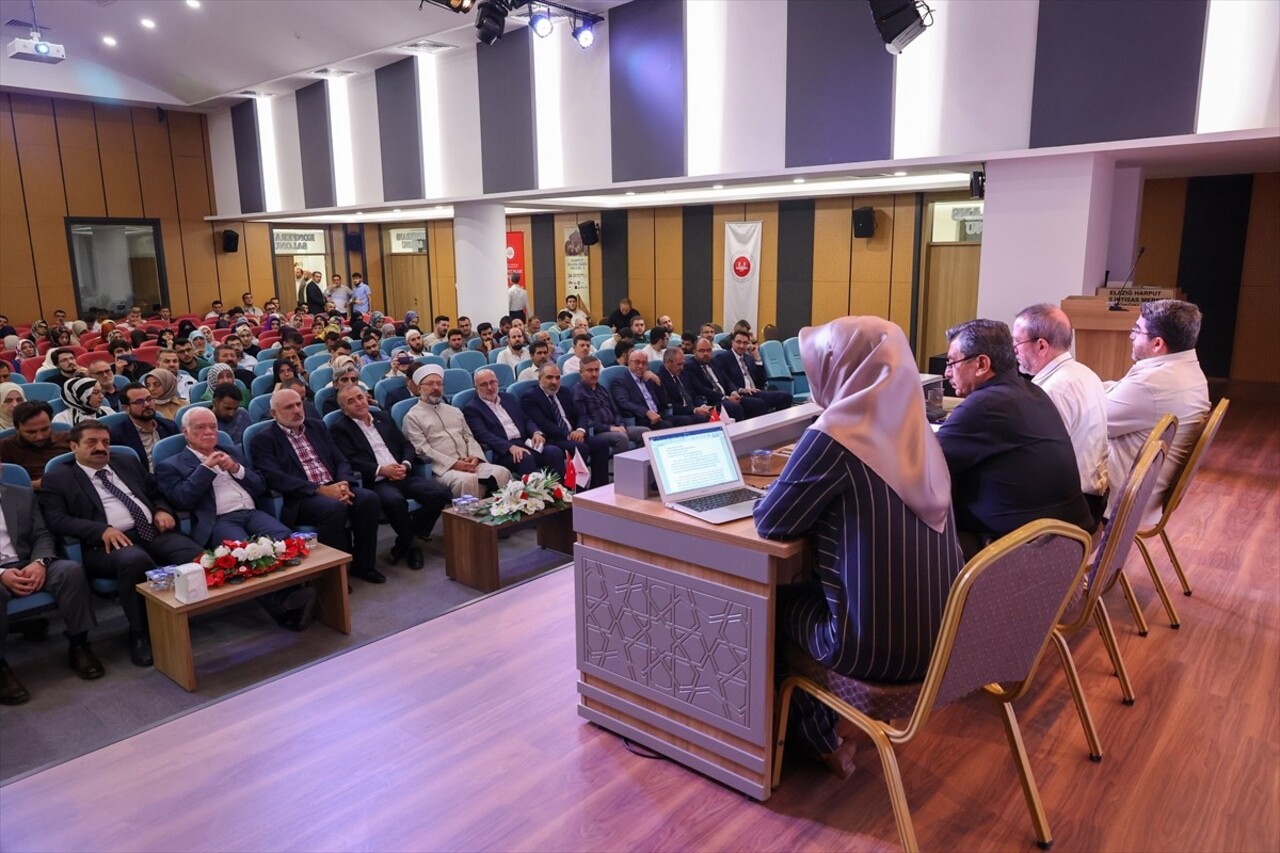 Diyanet İşleri Başkanı Ali Erbaş, Diyanet Akademisi Başkanlığı tarafından Elazığ’da düzenlenen...