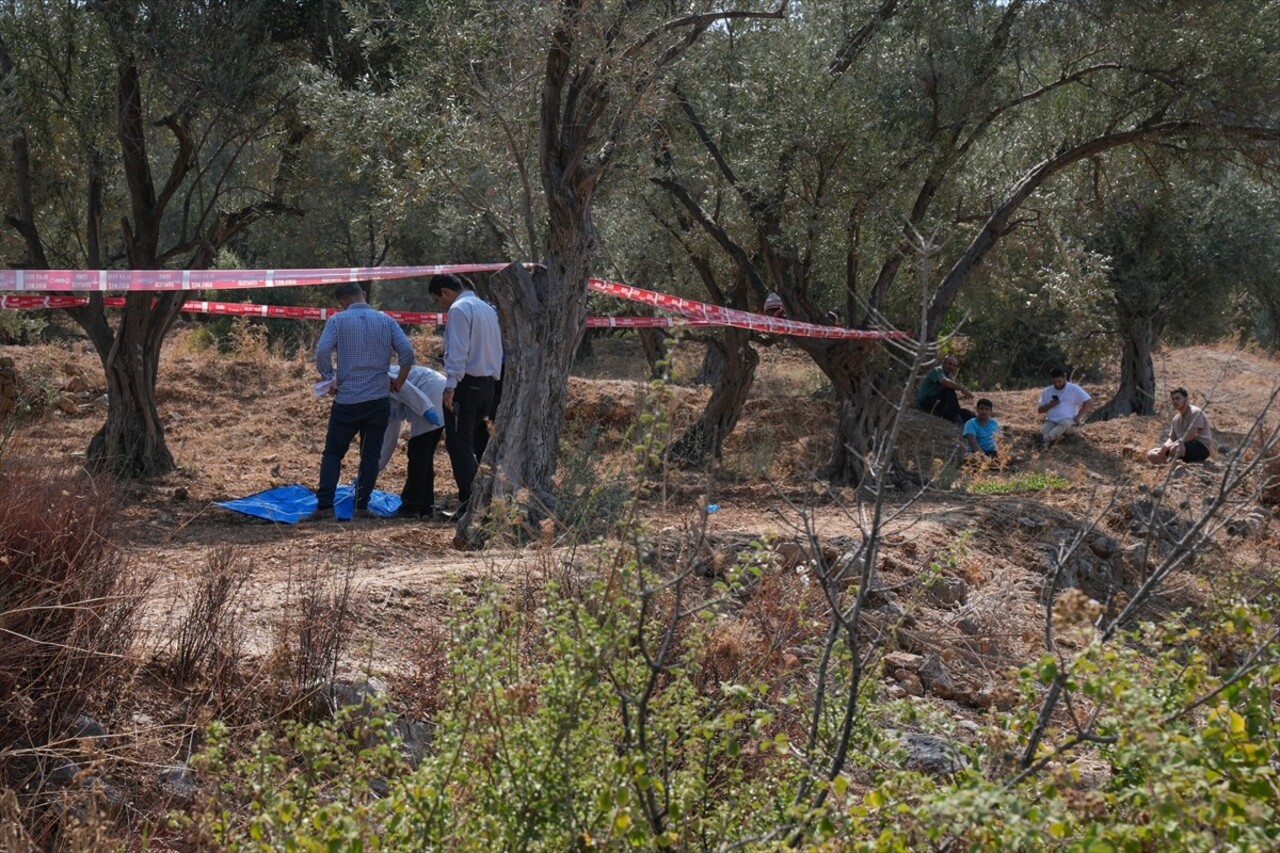 İzmir'de 4 çocuğundan 3'ünü silahla öldürüp birini yaralayan 45 yaşındaki Vesim Ş. Çınar intihar...