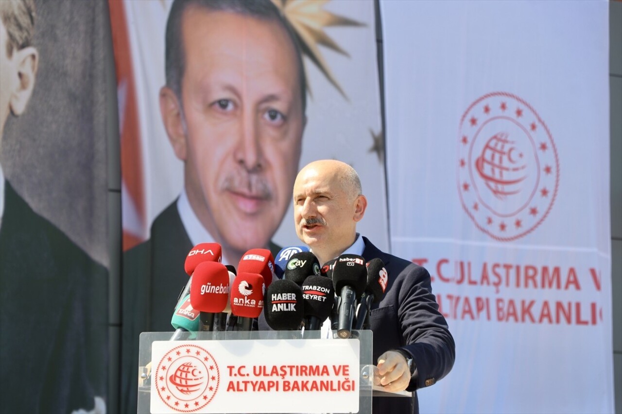 Kültür ve Turizm Bakanı Mehmet Nuri Ersoy, Trabzon Havalimanı Yeni Dış Hatlar Gelen Yolcu...