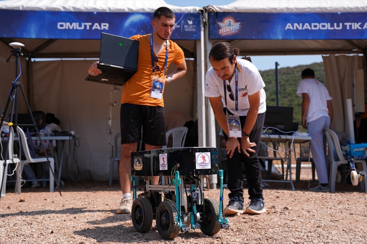 TEKNOFEST 2024 kapsamında düzenlenen Tarımsal İnsansız Kara Aracı Yarışması'nın finalleri İzmir'de...