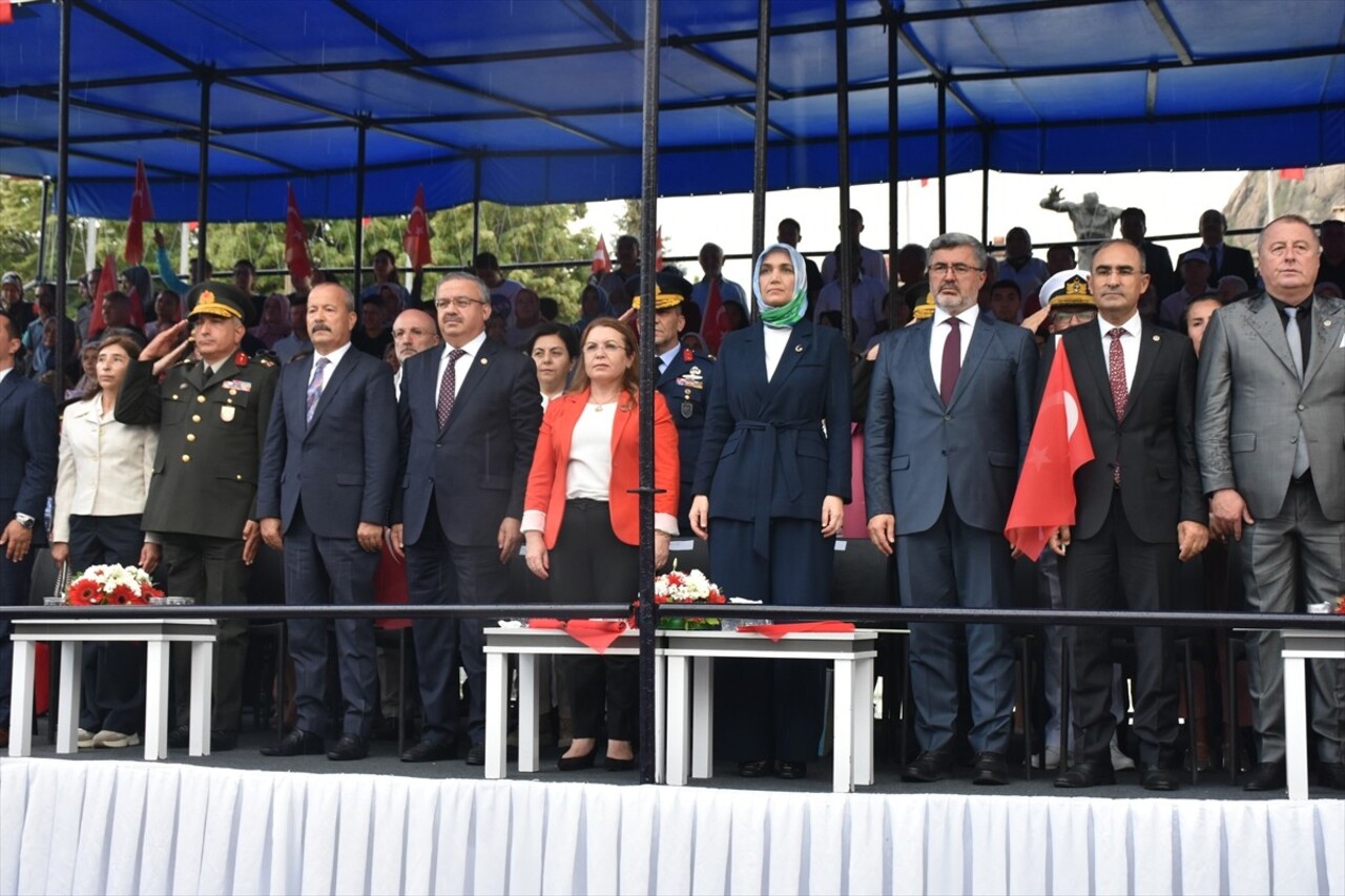 Afyonkarahisar'ın düşman işgalinden kurtuluşunun 102. yıl dönümü törenle kutlandı.
Program...