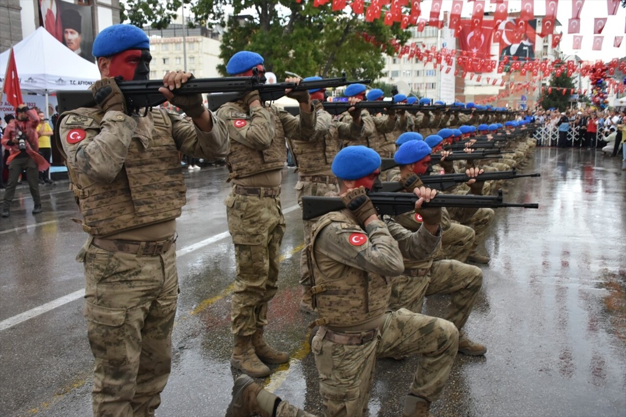 Afyonkarahisar'ın düşman işgalinden kurtuluşunun 102. yıl dönümü törenle kutlandı.
Program...