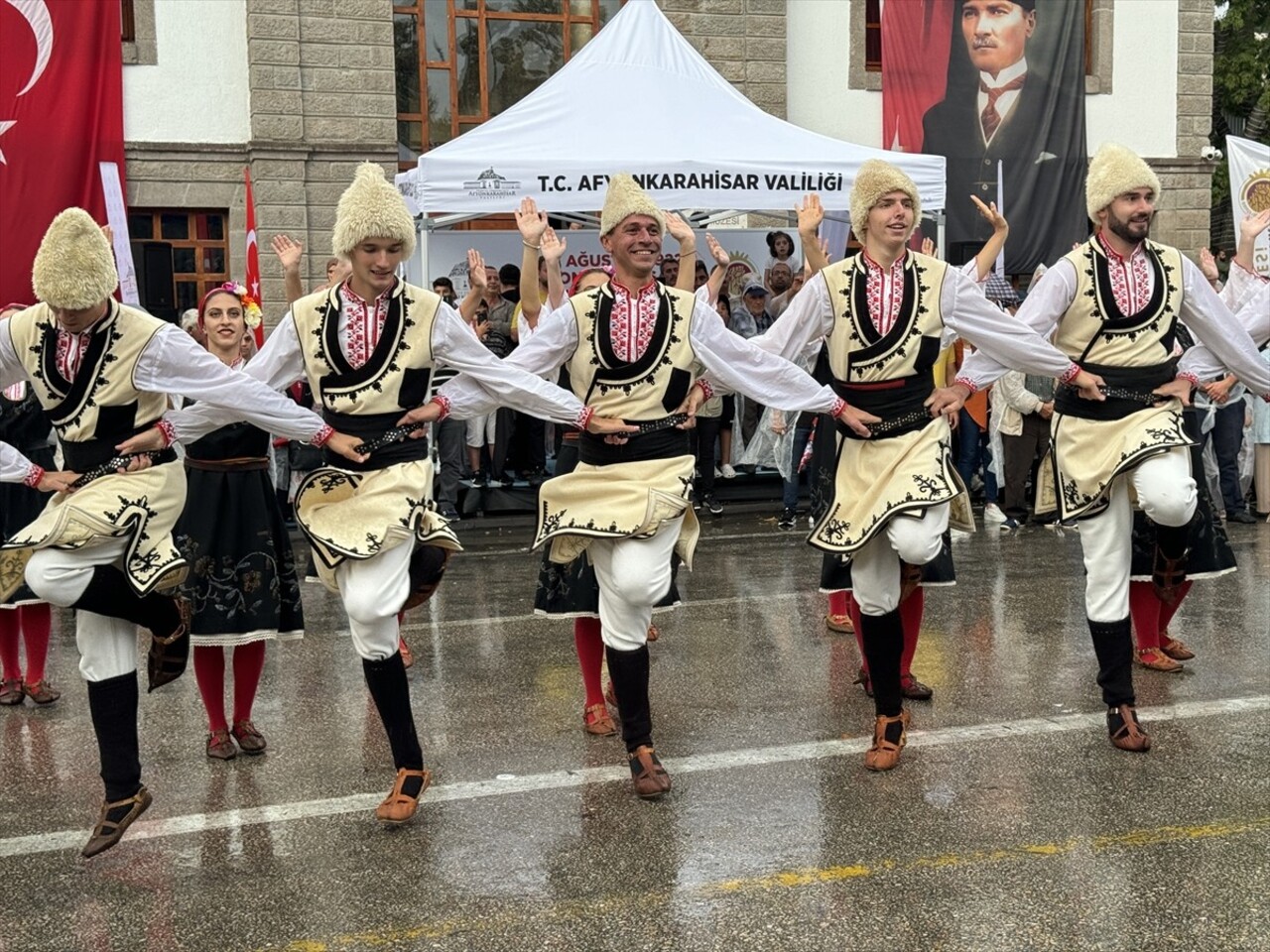 Afyonkarahisar'ın düşman işgalinden kurtuluşunun 102. yıl dönümü törenle kutlandı.
Program...