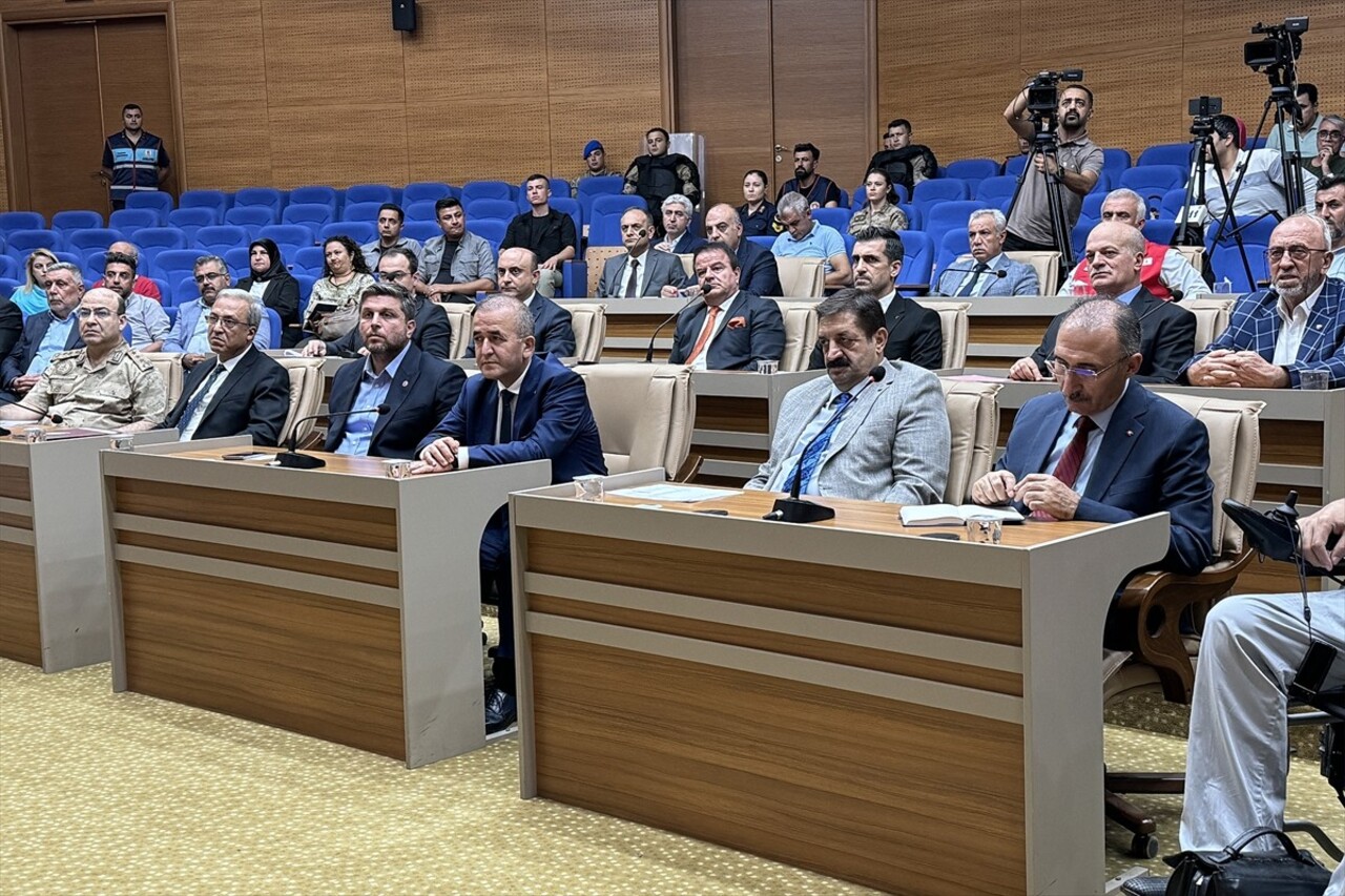 Elazığ'da Vali Numan Hatipoğlu başkanlığında, İl Özel İdaresi'nde "Huzur, Asayiş ve Güvenlik...