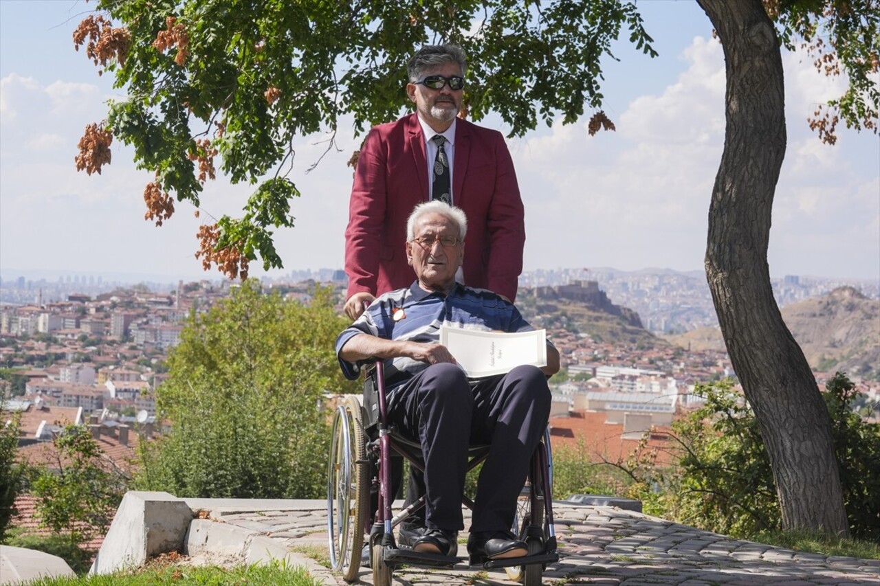 Birinci Dünya Savaşı ile Kurtuluş Savaşı'nda farklı cephelerde vatan savunmasına katılan Veysel...