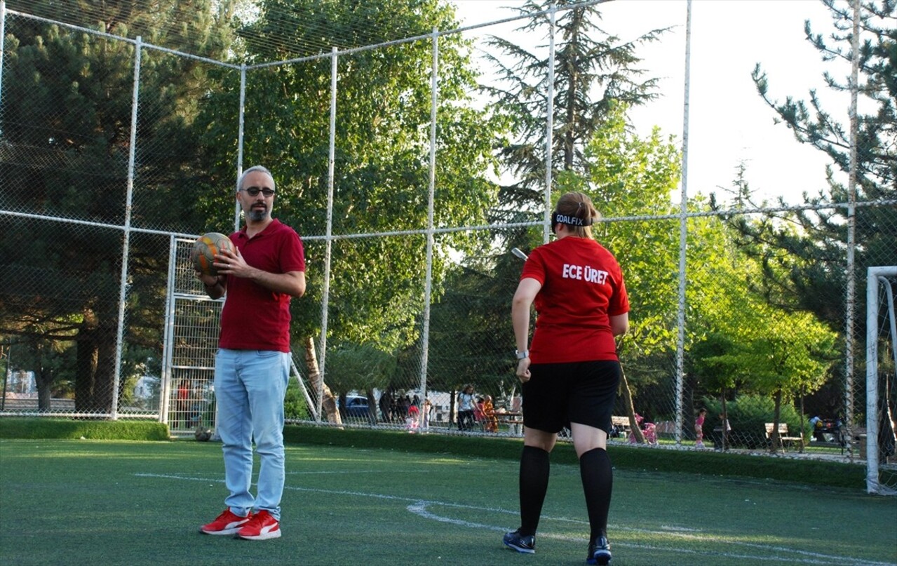 İlkokulda golbol ile başlayan spor tutkusunu yıllarca sürdüren 31 yaşındaki İngilizce öğretmeni...