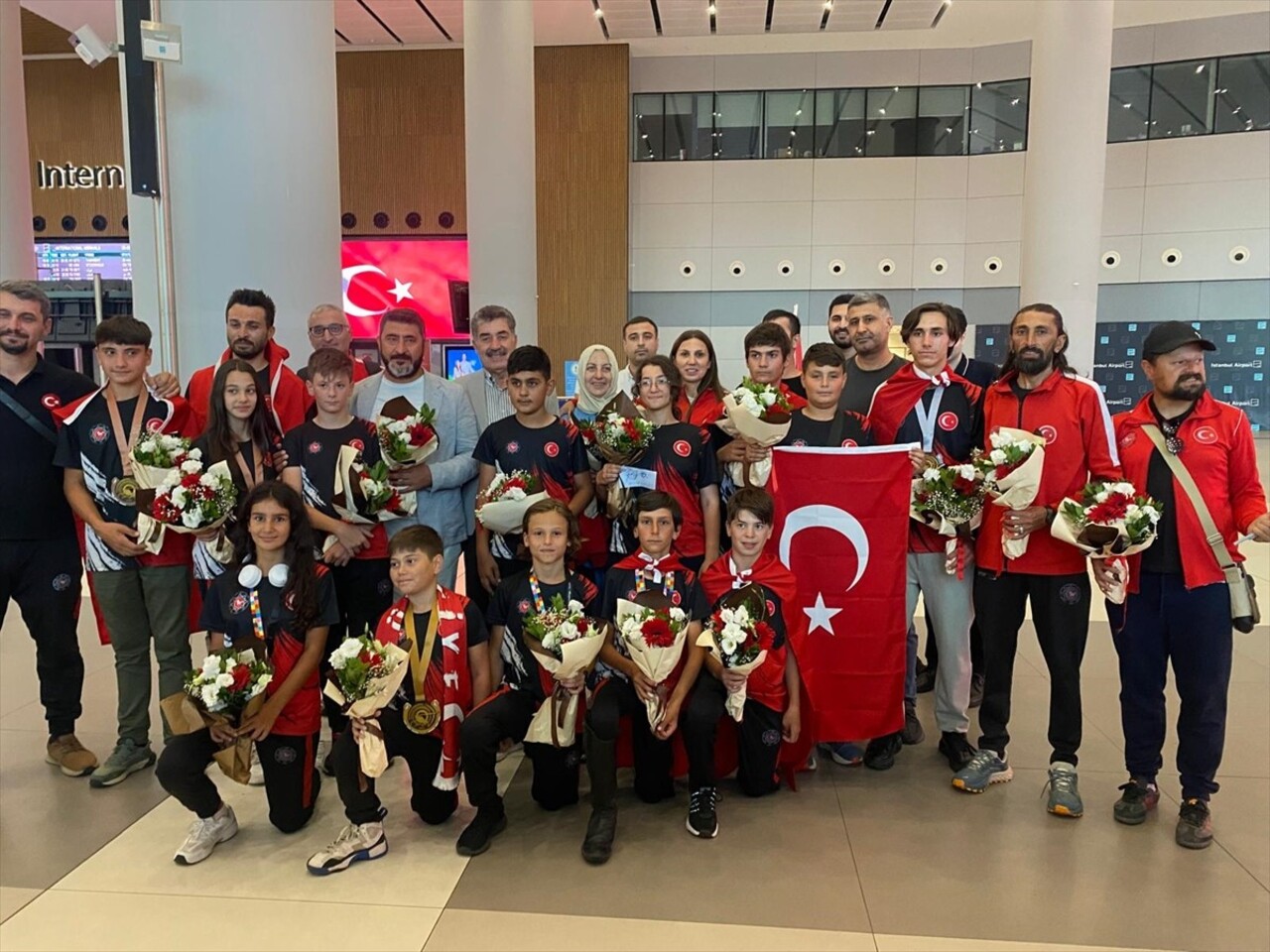 Türkiye Geleneksel Atlı Spor Dalları Federasyonu sporcuları, Fransa'da düzenlenen Uluslararası...