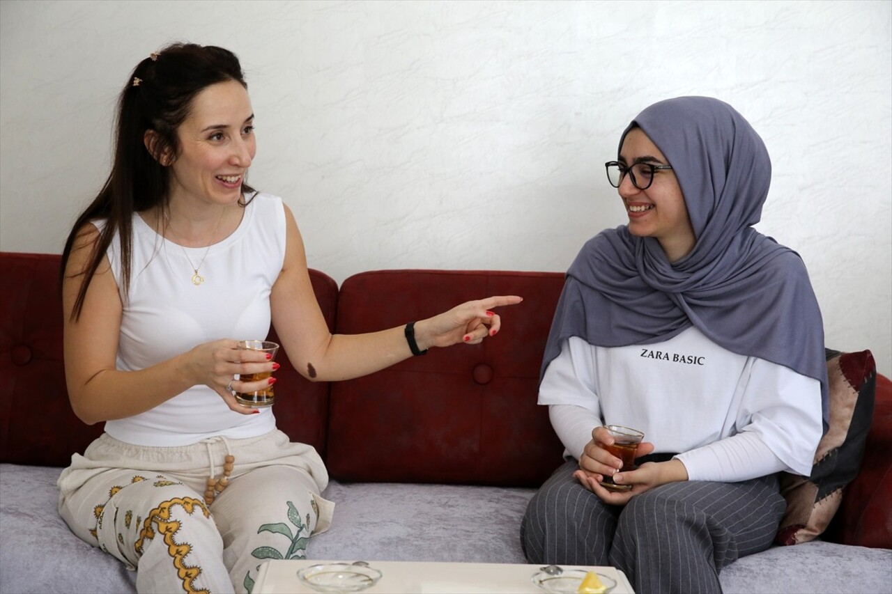 Muş'ta ailesini ikna ederek okula kazandırdığı Neşe Balkaya'nın hayalini kurduğu havacılık ve uzay...