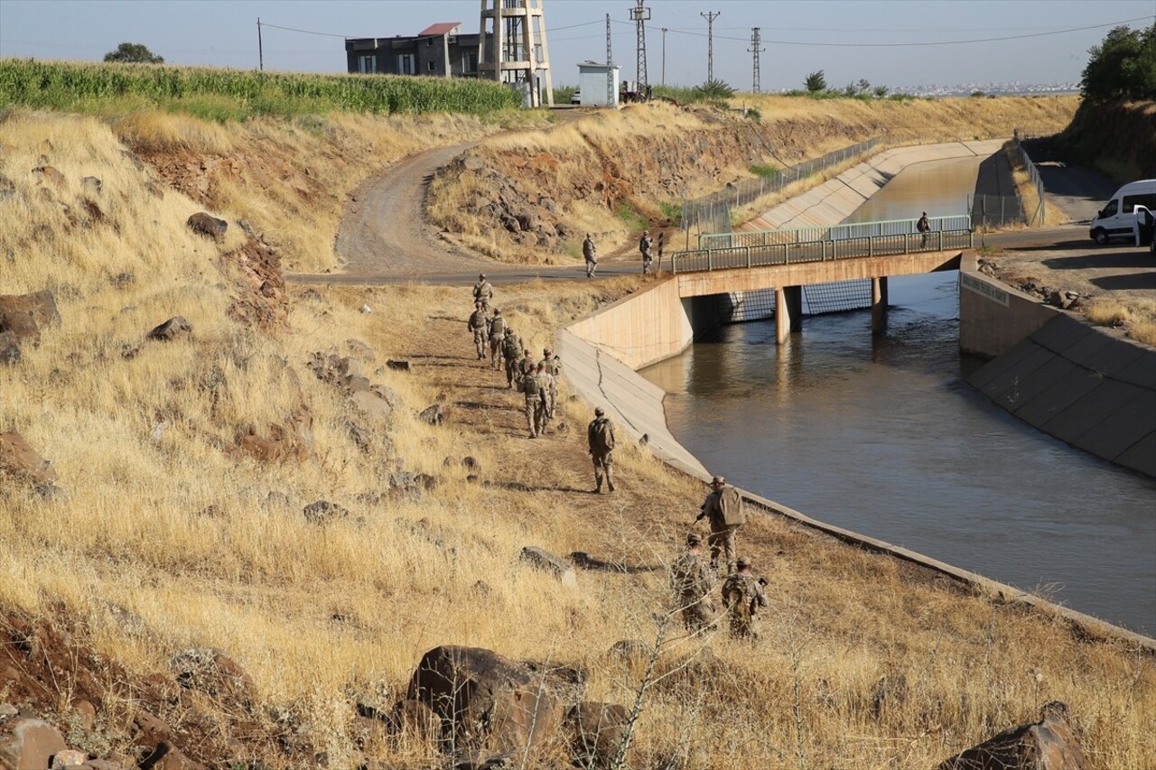 Diyarbakır'ın merkez Bağlar ilçesinde kaybolan 8 yaşındaki Narin Güran'ı arama çalışmalarına devam...