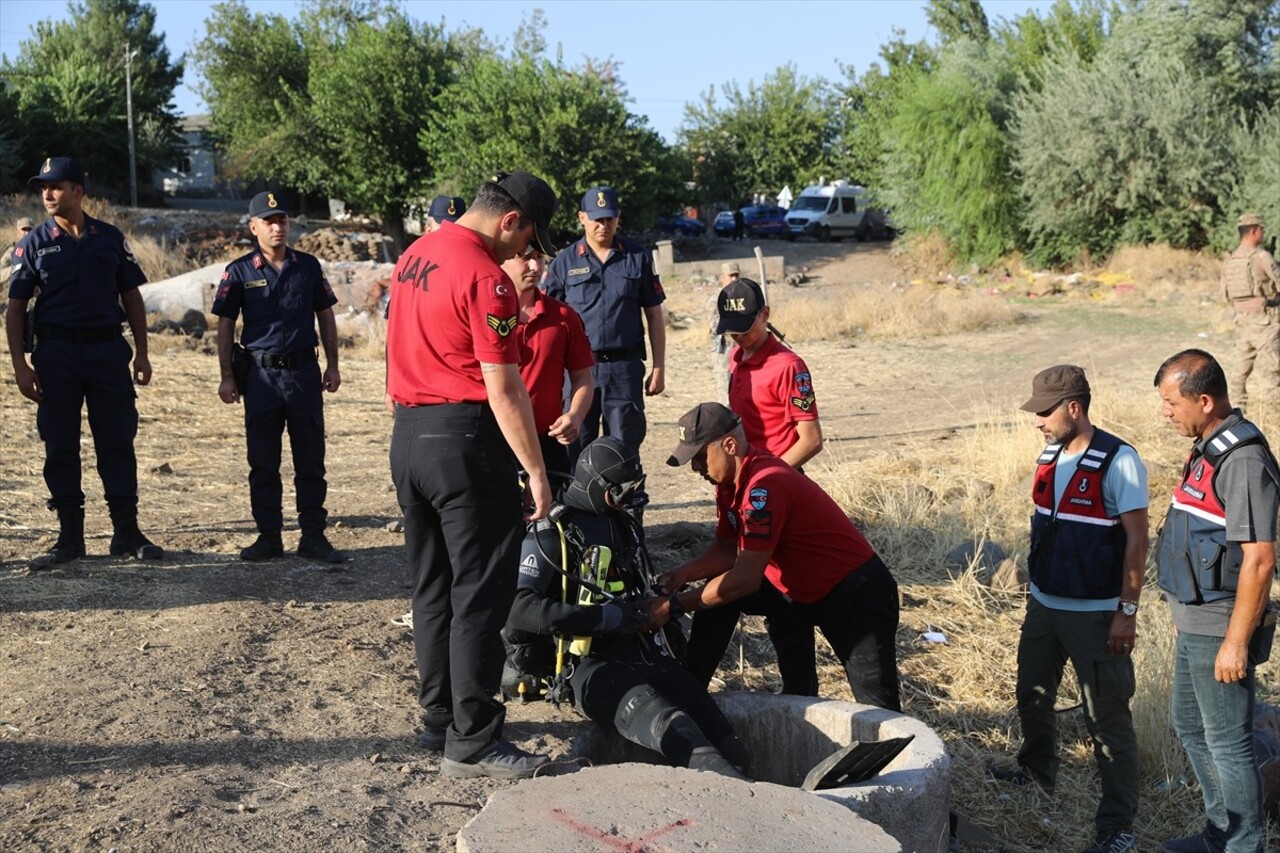 Diyarbakır'ın merkez Bağlar ilçesinde kaybolan 8 yaşındaki Narin Güran'ı arama çalışmalarına devam...