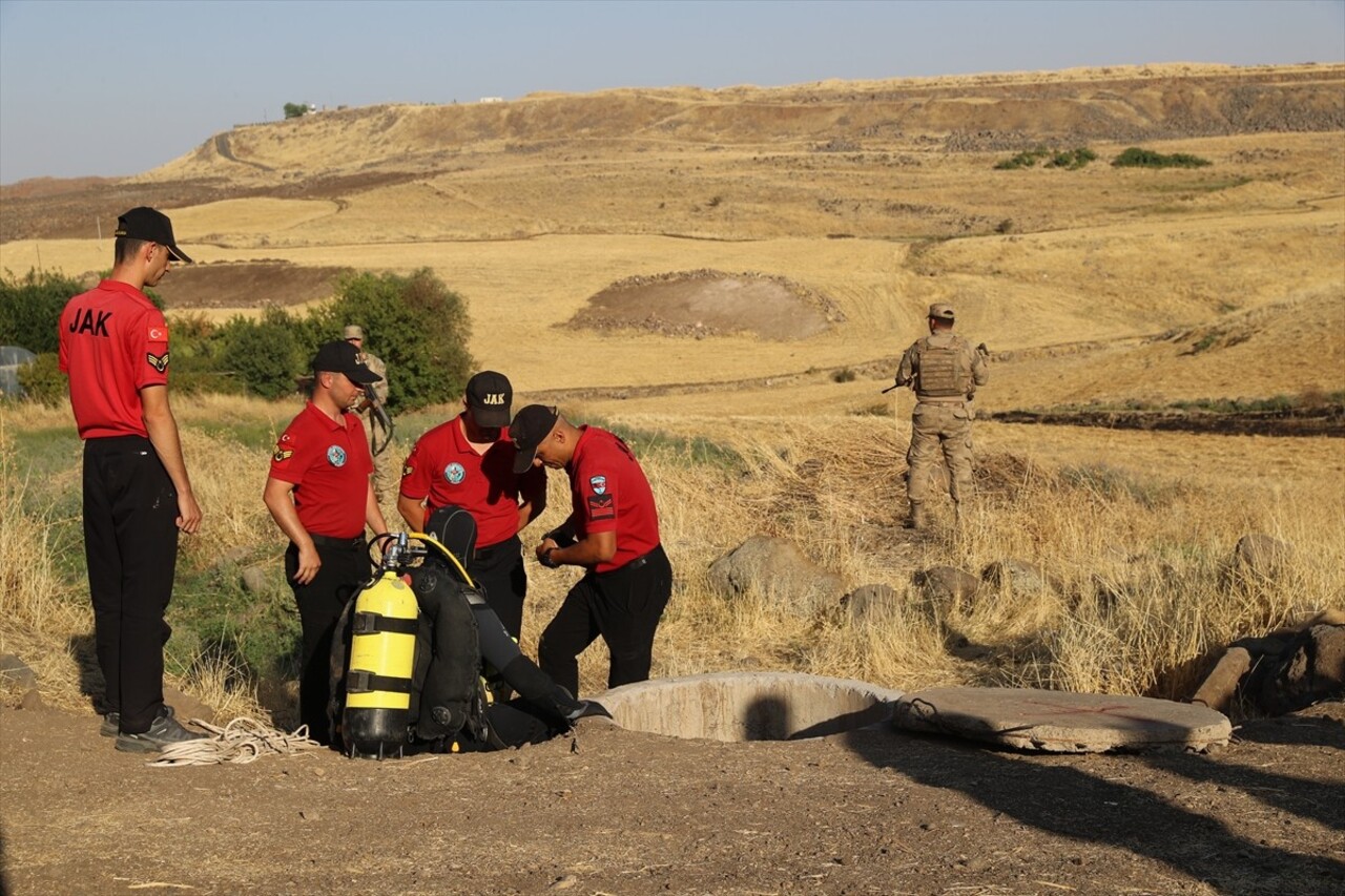 Diyarbakır'ın merkez Bağlar ilçesinde kaybolan 8 yaşındaki Narin Güran'ı arama çalışmalarına devam...