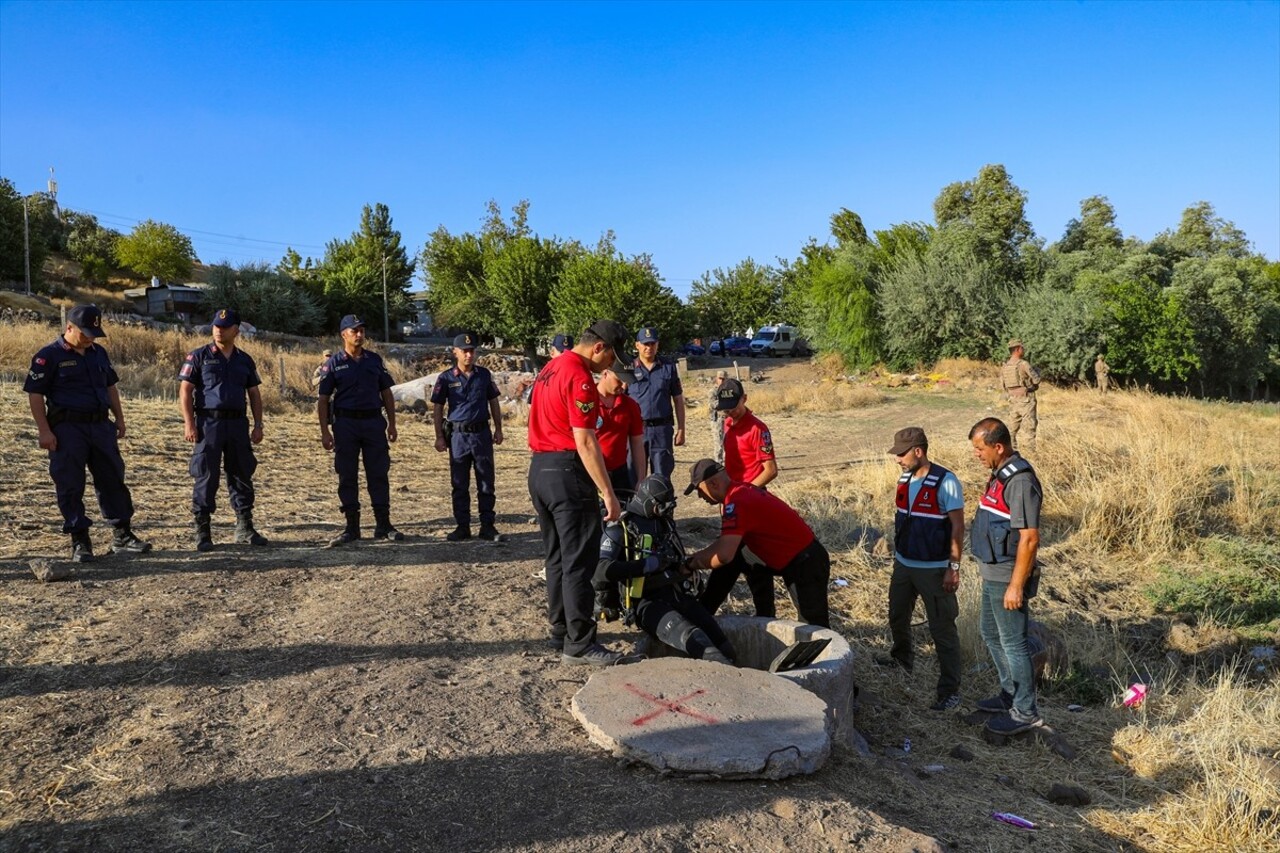 Diyarbakır'ın merkez Bağlar ilçesinde kaybolan 8 yaşındaki Narin Güran'ı arama çalışmalarına devam...