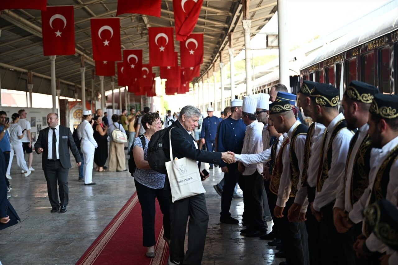 Fransa'nın başkenti Paris'ten yola çıkan Orient Express, Sirkeci Tren Garı'na ulaştı.