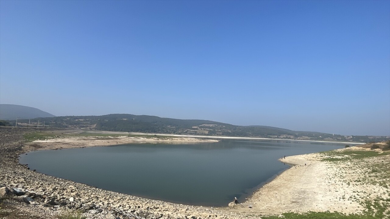 Bolu'nun içme suyu ihtiyacının karşılandığı Gölköy Baraj Gölü'nde su seviyesinin düşmesi sonucu...