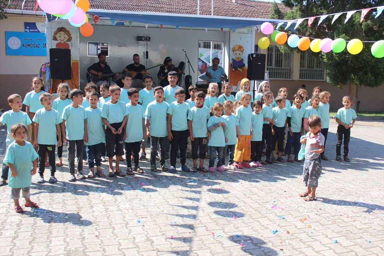 Samsun'un Terme ilçesine fındık hasadı amacıyla gelen mevsimlik tarım işçilerinin çocukları için...