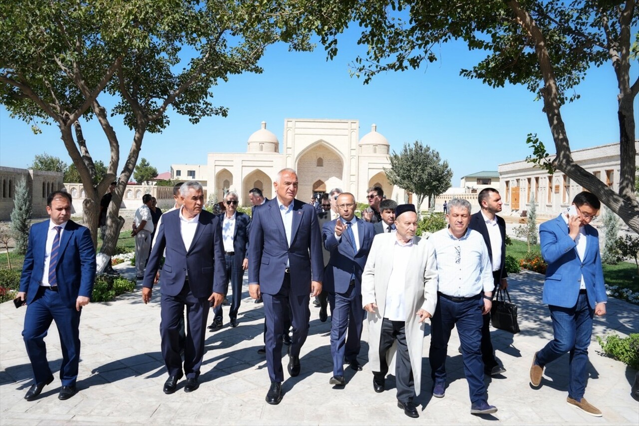 Kültür ve Turizm Bakanı Mehmet Nuri Ersoy, resmi ziyaret için geldiği Özbekistan'ın tarihi Buhara...